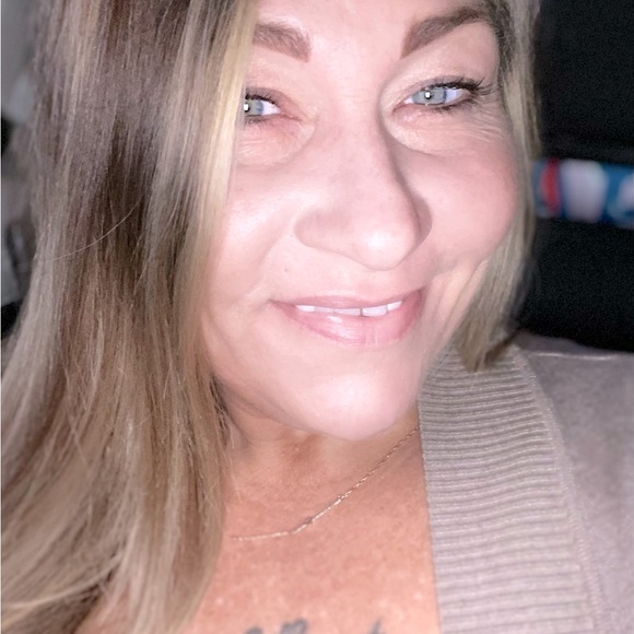 Meet your Posher, Heather! Love Life & Life will love you back! - Picture 3 of 3